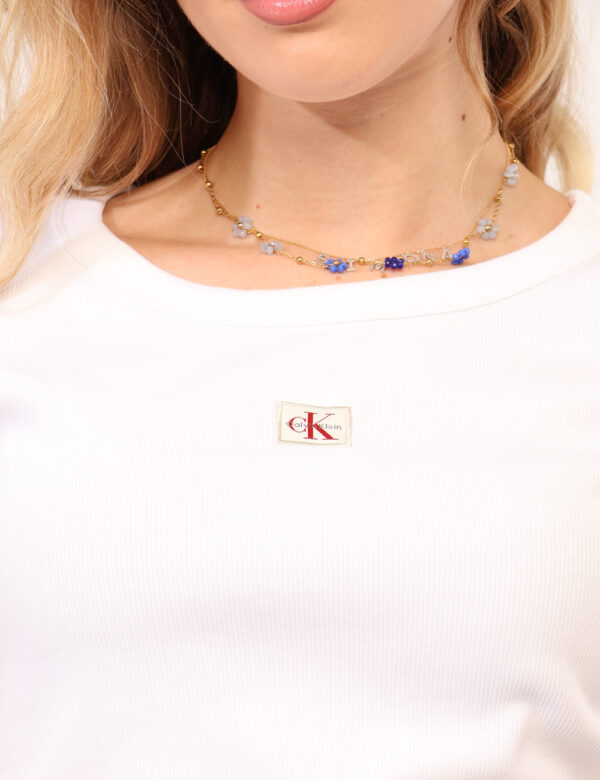 T-shirt Calvin Klein Bianco - T-shirt corta, costina, in total bianco. La vestibilità è morbida e regolare. La t-shirt è ada