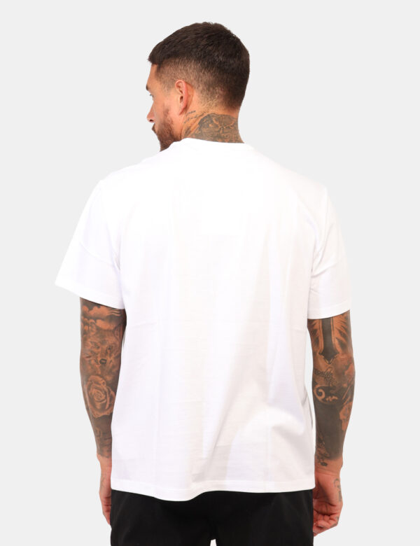 T-shirt Calvin Klein Bianco - T-shirt in total bianco con stampa logo brand in tinta coordinata. La vestibilità è morbida e