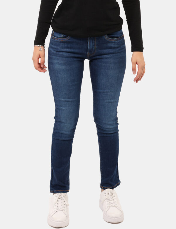 Jeans Pepe Jeans Jeans - Jeans modello slim, in total blu denim dark con tasche sagomate e tasche a toppa sul retro. La vest