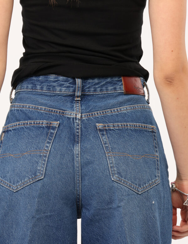 Jeans Pepe Jeans Jeans - Jeans modello a zampa, in total blu denim con tasche sagomate e tasche a toppa sul retro. La vestib