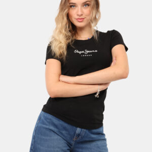 T-shirt Pepe Jeans Nero - T-shirt su base nera con stampa logo brand bianco. La vestibilità è morbida e regolare. La t-shirt