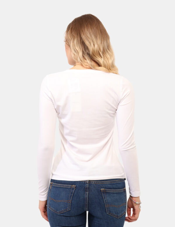 T-shirt Pepe Jeans Bianco - T-shirt a maniche lunghe su base bianca con stampa logo brand nero. La vestibilità è morbida e r