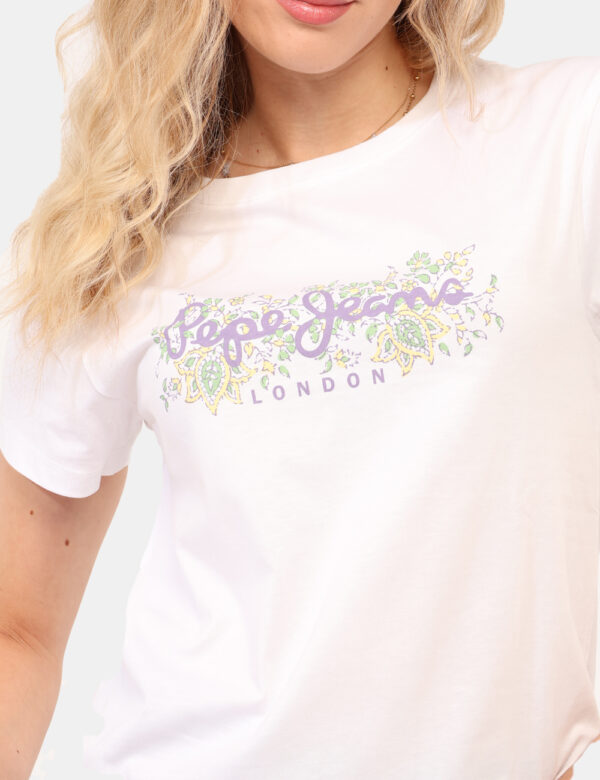 T-shirt Pepe Jeans Bianco - T-shirt in total bianco con stampa logo brand coordinata. La vestibilità è morbida e regolare. L