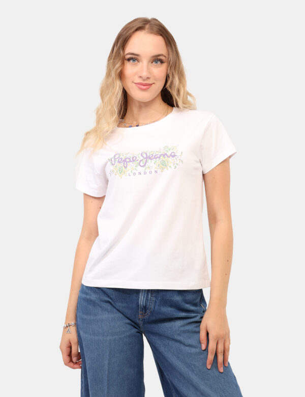 T-shirt Pepe Jeans Bianco - T-shirt in total bianco con stampa logo brand coordinata. La vestibilità è morbida e regolare. L