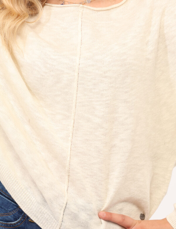 Maglia Pepe Jeans Bianco - Maglia a maniche lunghe, traforate, con scollo a barchetta ed in total bianco panna. La vestibili