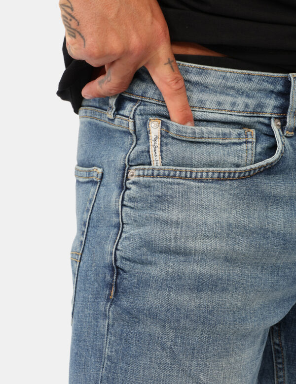 Jeans Pepe Jeans Jeans - Jeans classico, in total blu denim slavato con tasche sagomate e tasche a toppa sul retro. La vesti