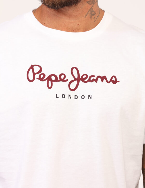 T-shirt Pepe Jeans Bianco - T-shirt in total bianco con stampa logo brand bordeaux. La vestibilità è morbida e regolare. La
