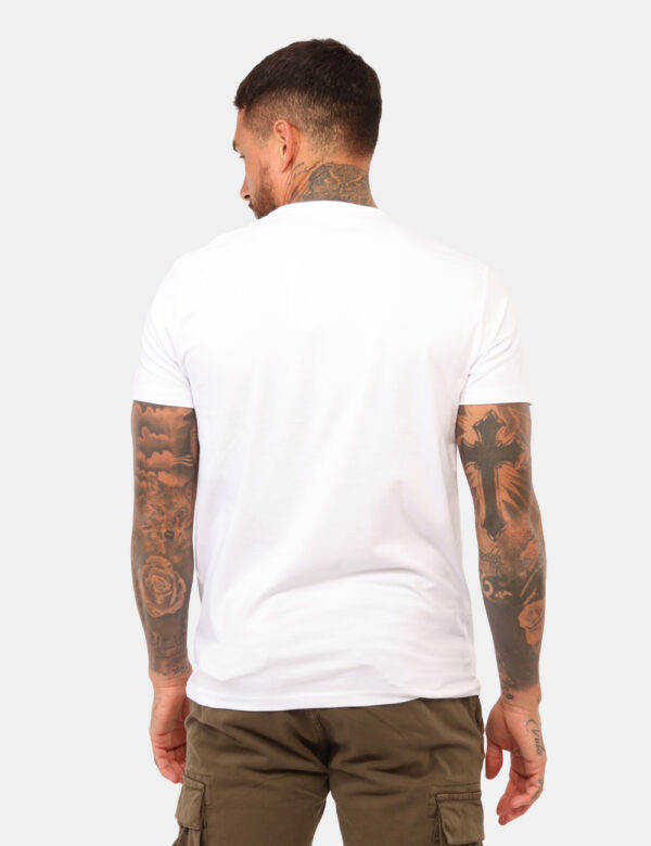 T-shirt Pepe Jeans Bianco - T-shirt in total bianco con stampa logo brand nero. La vestibilità è morbida e regolare. La t-sh