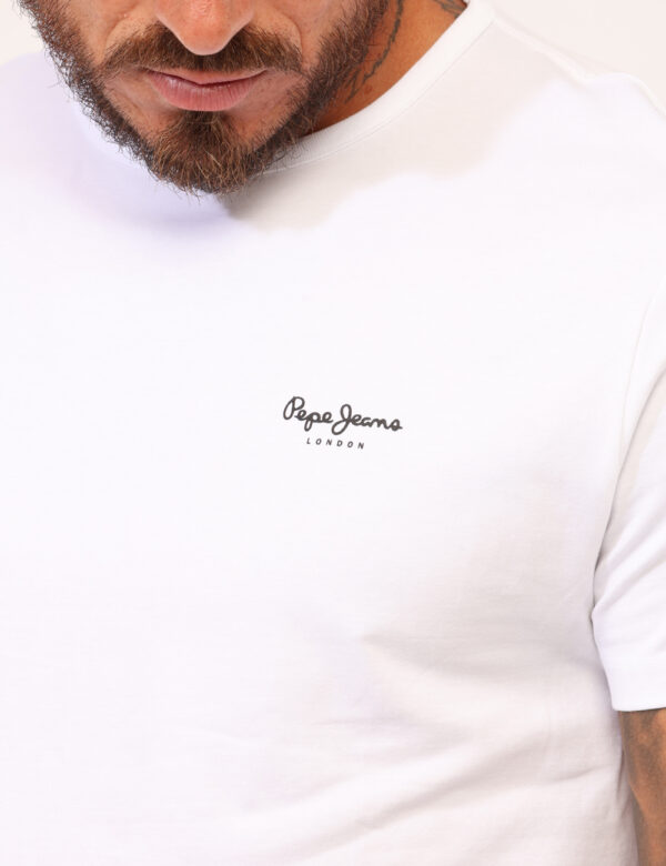 T-shirt Pepe Jeans Bianco - T-shirt in total bianco con stampa logo brand nero. La vestibilità è morbida e regolare. La t-sh