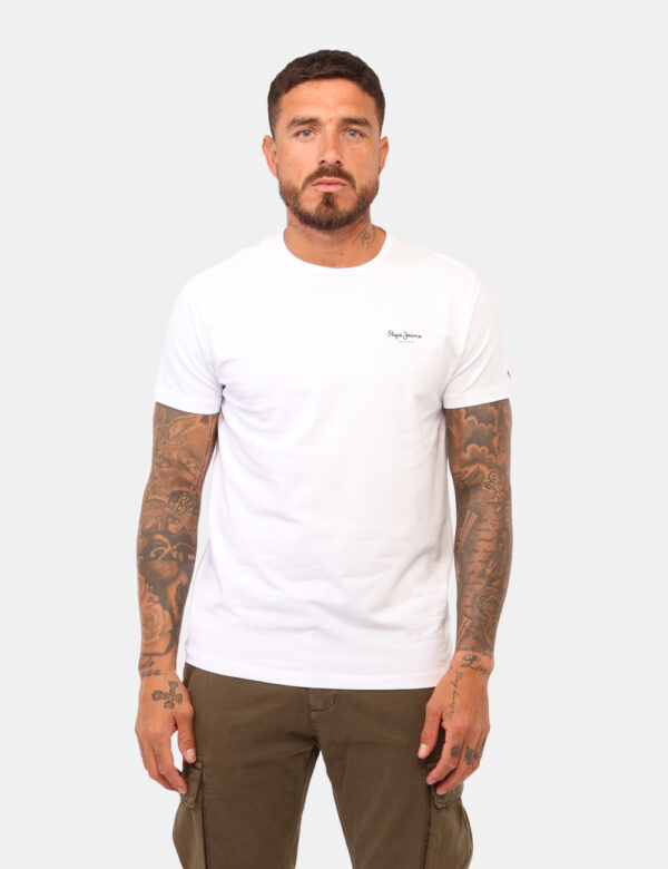 T-shirt Pepe Jeans Bianco - T-shirt in total bianco con stampa logo brand nero. La vestibilità è morbida e regolare. La t-sh