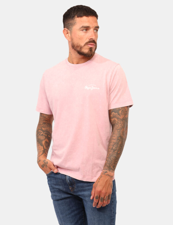 T-shirt Pepe Jeans Rosa - T-shirt in total rosa sfumato con stampa logo brand sul fronte e sul retro. La vestibilità è morbi