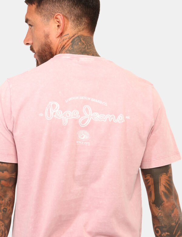 T-shirt Pepe Jeans Rosa - T-shirt in total rosa sfumato con stampa logo brand sul fronte e sul retro. La vestibilità è morbi