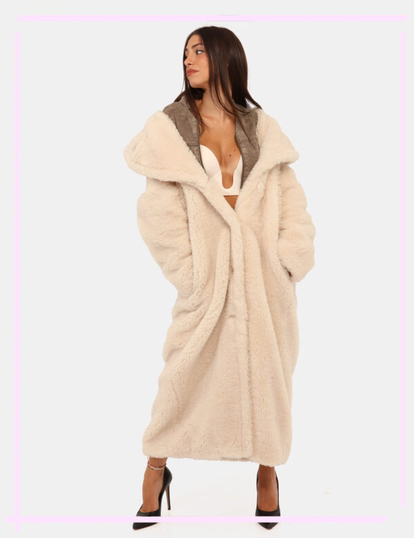 Pelliccia Cappotto Guess Taglia S - L’articolo appartiene al campionario esclusivo di stagione: pezzo unico.Cod. art. W5BL93