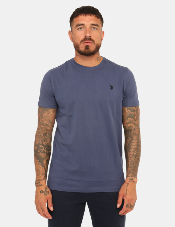 T-shirt U.S. Polo Assn. Blu - T-shirt classica in total blu con logo brand ricamato nero. La vestibilità è morbida e regolar