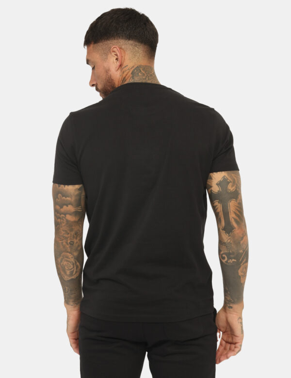 T-shirt U.S. Polo Assn. Nero - T-shirt classica in total nero con logo brand ricamato nero. La vestibilità è morbida e regol