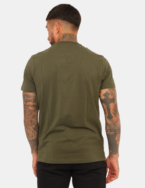 T-shirt U.S. Polo Assn. Verde - T-shirt classica in total verde militare con logo brand ricamato nero. La vestibilità è morb
