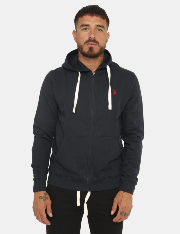 Felpa U.S. Polo Assn. Blu - Felpa con cappuccio in total blu navy, con logo brand ricamato rosso, più tasche a taglio trasve