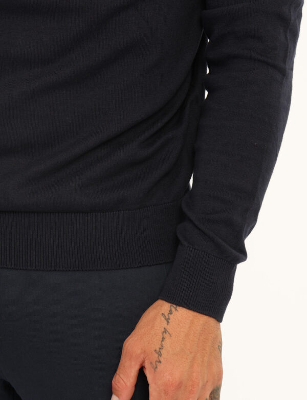Maglione U.S. Polo Assn. Blu - Maglione modello dolcevita, in misto cotone - cachemire, in total blu navy con logo brand ric