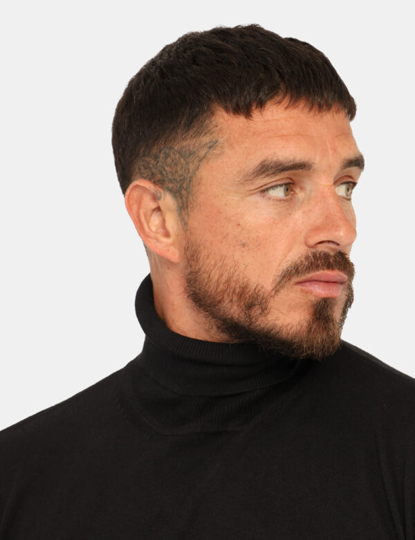Maglione U.S. Polo Assn. Nero - Maglione modello dolcevita, in misto cotone - cachemire, in total nero con logo brand ricama