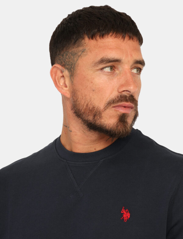 Felpa U.S. Polo Assn. Blu - Felpa classica garzata, in total blu navy, con logo brand ricamato rosso. La vestibilità è morbi