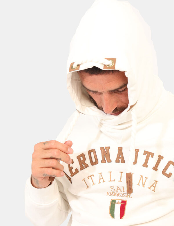 Felpa Aeronautica Italiana Bianco - Felpa con cappuccio, in total bianco con vari patch coordinati e ricamati, più tascone.