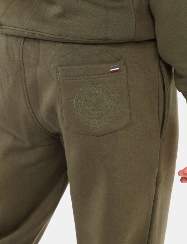 Pantaloni Aeronautica Italiana Verde - Pantalone tuta in total verde militare, con patch logo brand e tasche a taglio trasve