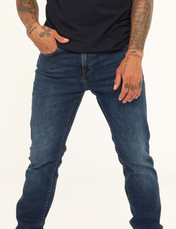 B0598-MORRIS-REV-OA_BASIC-MEDIUM-D_AI25