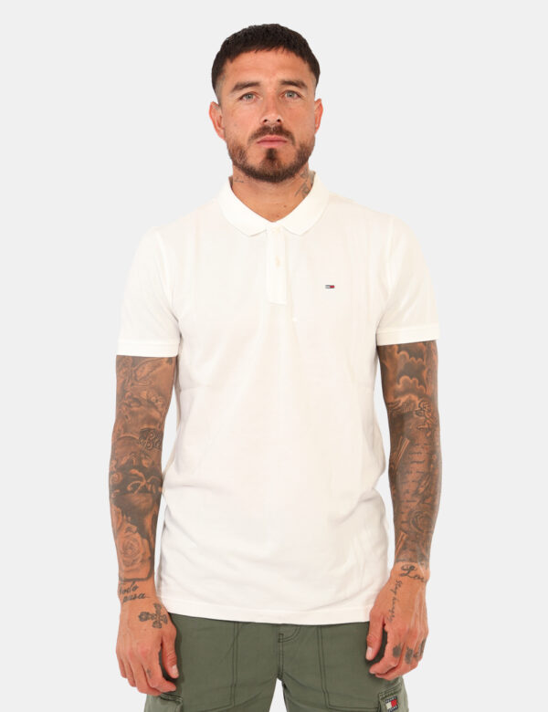 Polo Tommy Hilfiger Bianco - Polo classica a maniche corte in total bianco con piccolo ricamo logo brand. La vestibilità è m