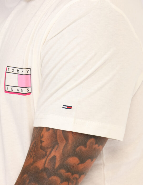 T-shirt Tommy Hilfiger Bianco - T-shirt in cotone morbida ed adatta a tutte le occasioni. Cod. art. DM0DM21577 OAVi ricordia
