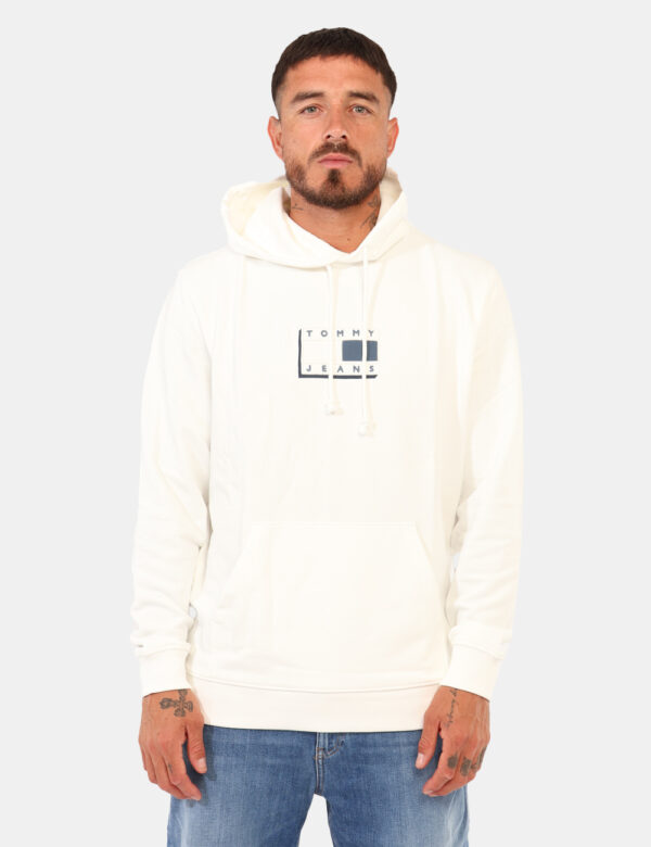 Felpa Tommy Hilfiger Bianco - Felpa classica, garzata e con cappuccio, in total bianco, più tascone e patch logo brand blu.