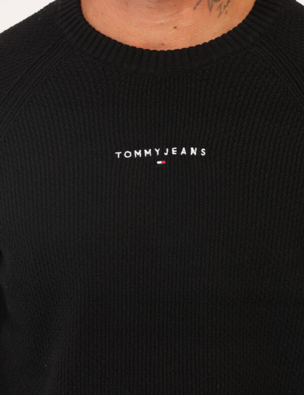 Maglione Tommy Hilfiger Nero - Maglione classico in total nero, con maniche raglan e trama lavorata, più logo brand bianco.
