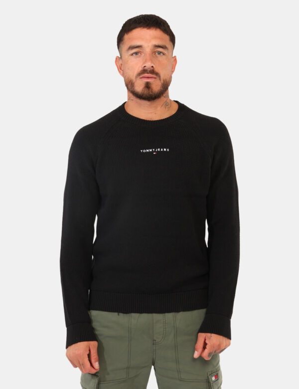 Maglione Tommy Hilfiger Nero - Maglione classico in total nero, con maniche raglan e trama lavorata, più logo brand bianco.
