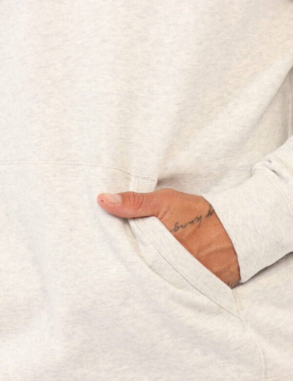 Felpa Tommy Hilfiger Grigio - Felpa con cappuccio e stampa logo brand. L'interno è felpato adatto per le giornate più fredd