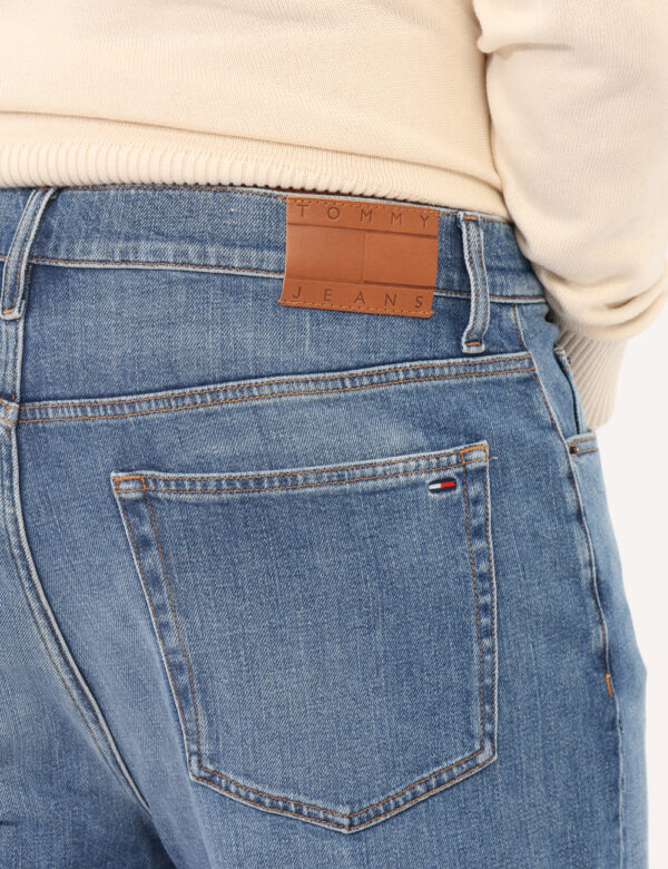 Jeans Tommy Hilfiger Jeans - Jeans classico in total blu denim, vagamente slavato, con tasche sagomate sul fronte e tasche a
