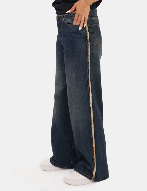 Jeans Ottod'Ame Blu Taglia 27 - L’articolo appartiene al campionario esclusivo di stagione: pezzo unico.Cod. art. DP9871 D C