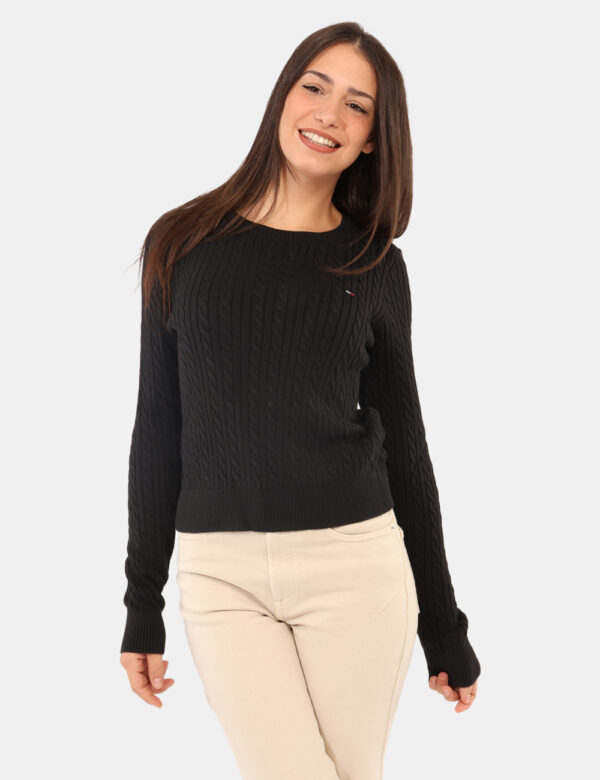 Maglione Tommy Hilfiger Nero - Maglione a trecce , morbido ed elastico.Cod. art. DW0DW22165 OAVi ricordiamo che tutti i nost