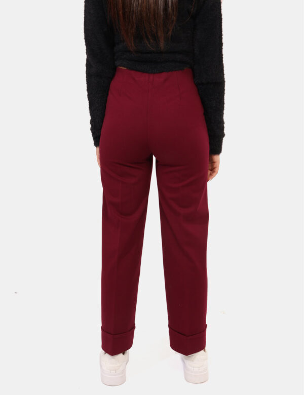 Pantaloni Rue De Clerie Bordeaux - Pantaloni classici, in total bordeaux con risvoltino. La vestibilità è morbida e regolabi