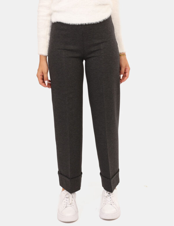 Pantaloni Rue De Clerie Grigio - Pantaloni classici, in total grigio con risvoltino. La vestibilità è morbida e regolabile g