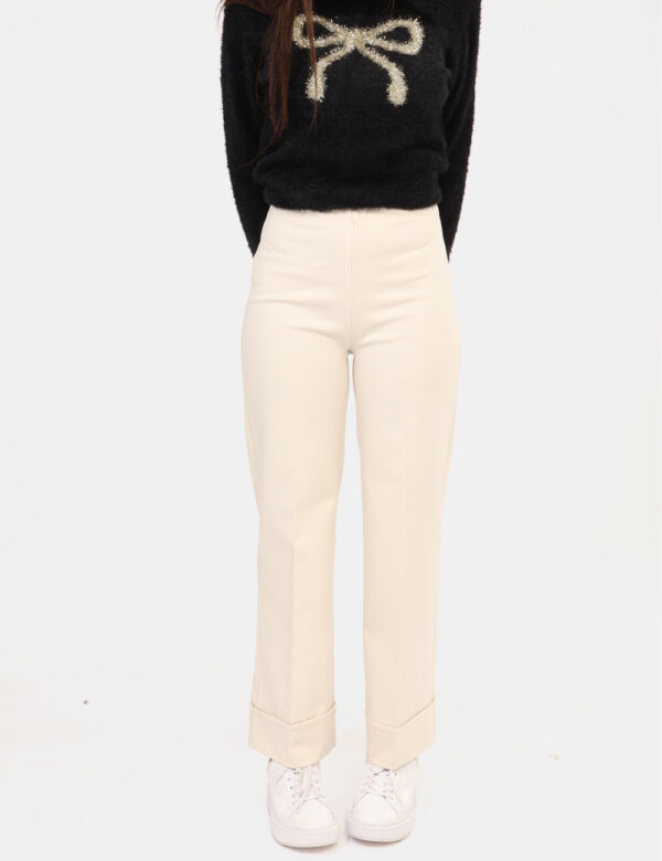 Pantaloni Rue De Clerie Bianco - Pantaloni classici, in total bianco con risvoltino. La vestibilità è morbida e regolabile g