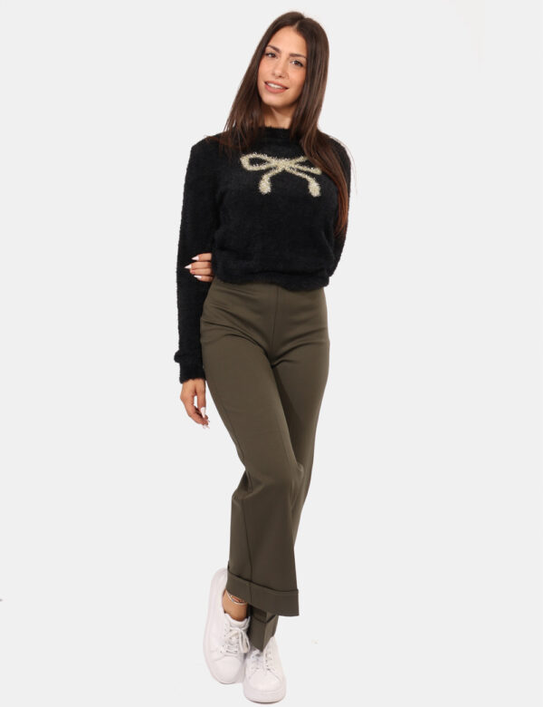 Pantaloni Rue De Clerie Verde - Pantaloni classici, in total verde militare con risvoltino. La vestibilità è morbida e regol