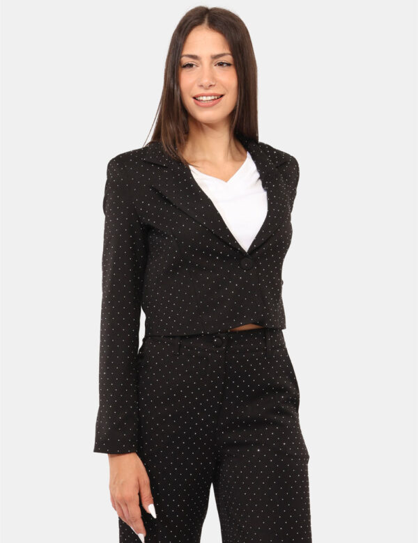 Blazer Rue De Clerie Nero - Blazer corto in total nero con glitter allover. La vestibilità è morbida e pratica grazie a bott