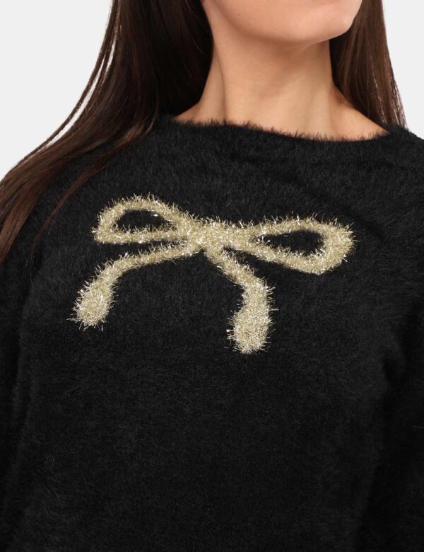 Maglione Rue De Clerie Nero - Maglione in fake fur, total nero, con disegno in filo lurex dorato. La vestibilità è morbida e