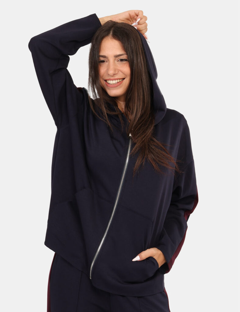 Felpa Rue De Clerie Blu - Felpa con cappuccio in total blu con bande sulla maniche bordeaux, più doppia tasca a taglio trasv
