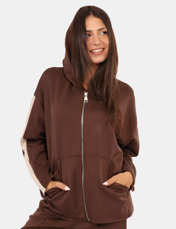 Felpa Rue De Clerie Marrone - Felpa con cappuccio in total marrone con bande sulla maniche beige, più doppia tasca a taglio
