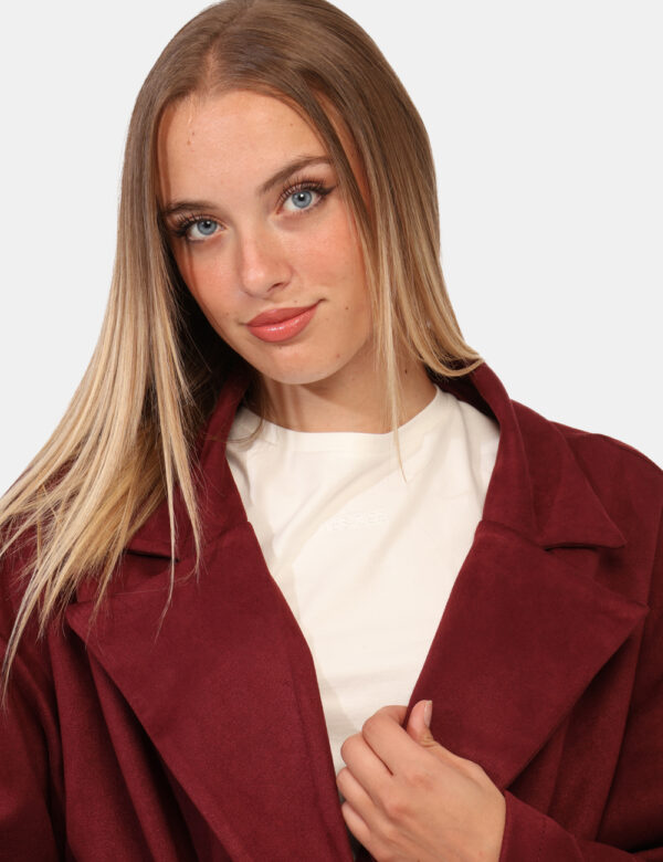 Cappotto Rue De Clerie Bordeaux - Cappotto lungo leggero, in simil scamosciato ed in total bordeaux. Presenti tasche a tagli