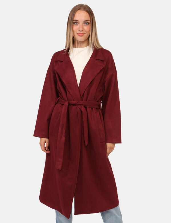 Cappotto Rue De Clerie Bordeaux - Cappotto lungo leggero, in simil scamosciato ed in total bordeaux. Presenti tasche a tagli