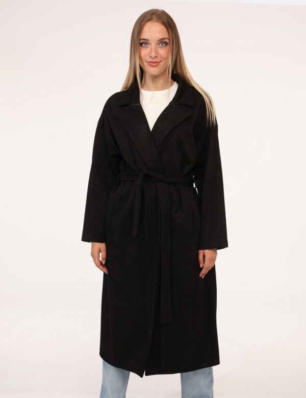 Cappotto Rue De Clerie Nero - Cappotto lungo leggero, in simil scamosciato ed in total nero. Presenti tasche a taglio trasve