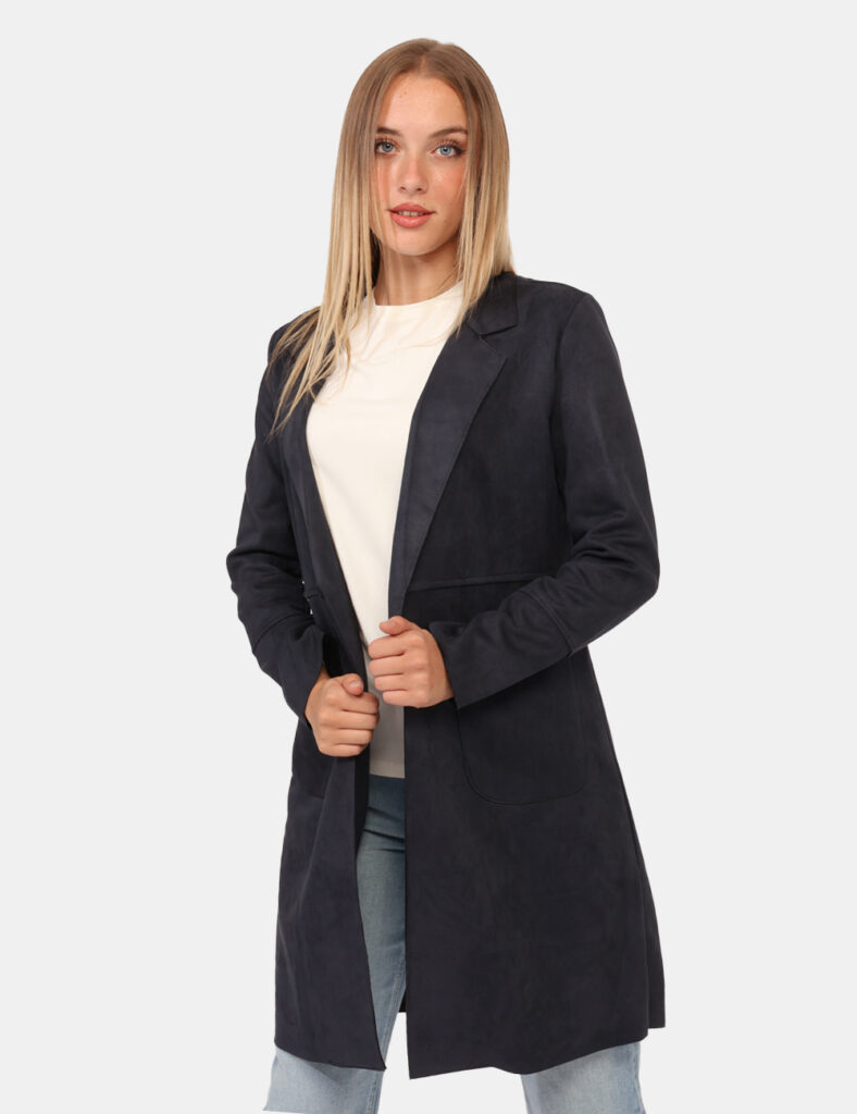 Cappotto Rue De Clerie Blu - Cappottino leggero, simil scamosciato in total blu con colletto e doppia tasca a toppa. La vest