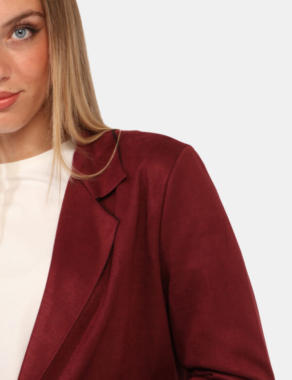 Cappotto Rue De Clerie Bordeaux - Cappottino leggero, simil scamosciato in total bordeaux con colletto e doppia tasca a topp