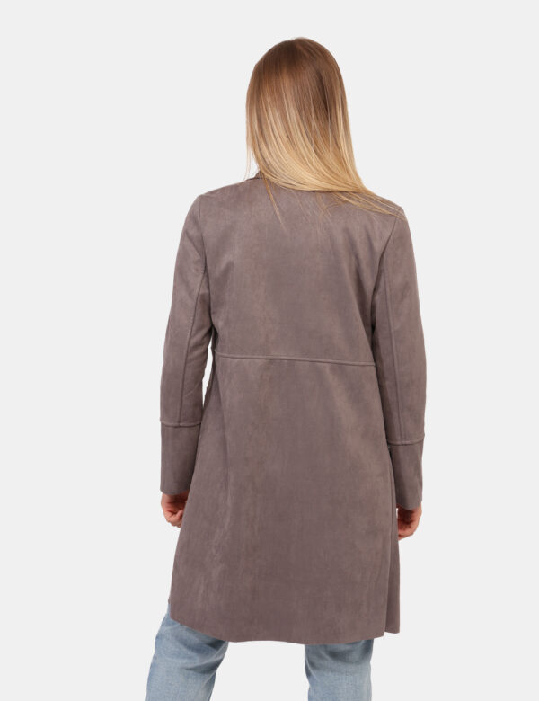 Cappotto Rue De Clerie Grigio - Cappottino leggero, simil scamosciato in total grigio con colletto e doppia tasca a toppa. L